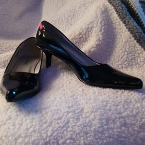 #14 Black heeled pink accent.